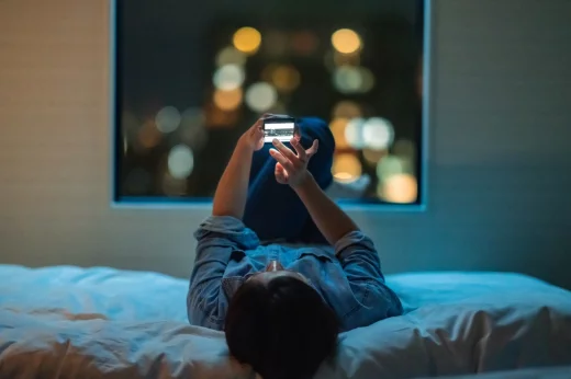 girl on the bed with a smartphone